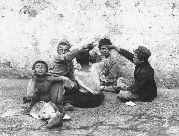16_Fratelli_Alinari_1890s_Wikipedia_Neapel_Straßenkinder_Armut
